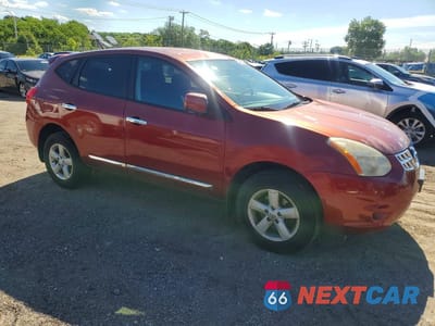 Czwarte zdjęcie samochodu z boku: 2013 NISSAN ROGUE S VIN:JN8AS5MV5DW645705 - miniatura