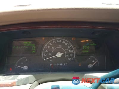 Zdjęcie 9 z 12 samochodu: 2004 LINCOLN TOWN CAR EXECUTIVE VIN:1LNHM81W24Y665929 - miniatura