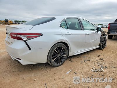 Trzecie zdjęcie samochodu z tyłu: 2018 TOYOTA CAMRY VIN:4T1B61HK3JU012197 - miniatura