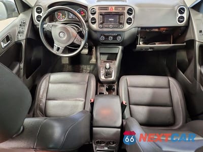 Zdjęcie 8 z 12 samochodu: 2011 VOLKSWAGEN TIGUAN S VIN:WVGBV7AX8BW532526 - miniatura