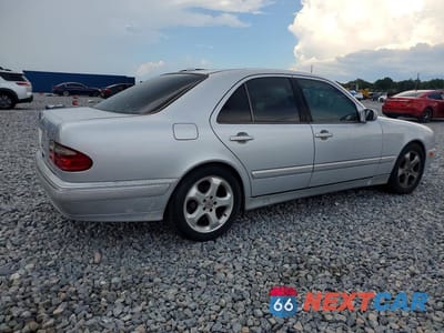 Trzecie zdjęcie samochodu z tyłu: 2002 MERCEDES-BENZ E 430 VIN:WDBJF70J52B414272 - miniatura
