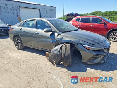 Czwarte zdjęcie samochodu z boku: 2025 HYUNDAI ELANTRA SEL VIN:KMHLS4DG9SU043961 - miniatura