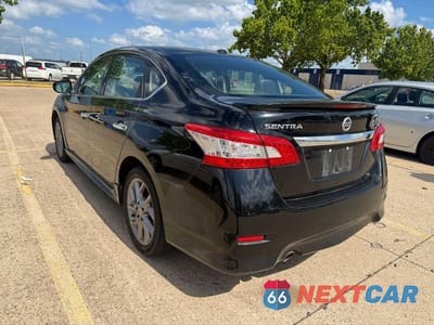 Trzecie zdjęcie samochodu z tyłu: 2015 NISSAN SENTRA SR VIN:3N1AB7AP5FY354763 - miniatura
