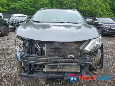 Piąte zdjęcie samochodu w środku: 2018 NISSAN ROGUE SPORT SV VIN:JN1BJ1CR3JW285266 - miniatura