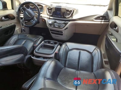 Zdjęcie 8 z 13 samochodu: 2017 CHRYSLER PACIFICA EHYBRID PREMIUM VIN:2C4RC1L75HR765106 - miniatura