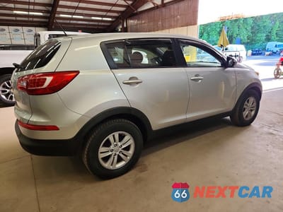 Trzecie zdjęcie samochodu z tyłu: 2011 KIA SPORTAGE LX VIN:KNDPBCA2XB7095395 - miniatura