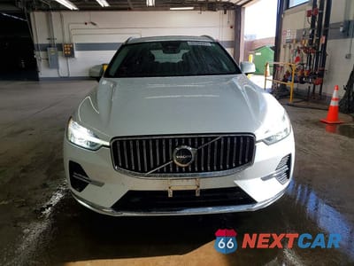 Piąte zdjęcie samochodu w środku: 2023 VOLVO XC60 PLUS VIN:YV4L12RE1P1266018 - miniatura