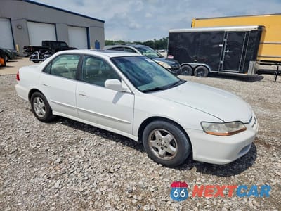 Czwarte zdjęcie samochodu z boku: 2000 HONDA ACCORD EX VIN:1HGCG1650YA085477 - miniatura