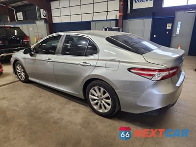 Drugie zdjęcie samochodu z przodu: 2018 TOYOTA CAMRY VIN:4T1B11HK2JU538447 - miniatura