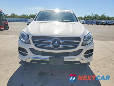 Piąte zdjęcie samochodu w środku: 2017 MERCEDES-BENZ GLE 550E 4MATIC VIN:4JGDA6DB8HA814055 - miniatura