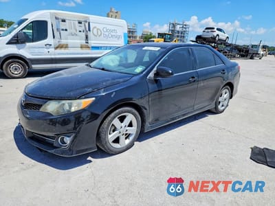 2013 TOYOTA CAMRY SE 4T1BF1FK7DU274358 - główne zdjęcie licytacji z USA - miniatura