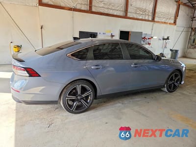 Trzecie zdjęcie samochodu z tyłu: 2025 HONDA ACCORD VIN:1HGCY2F50SA034619 - miniatura