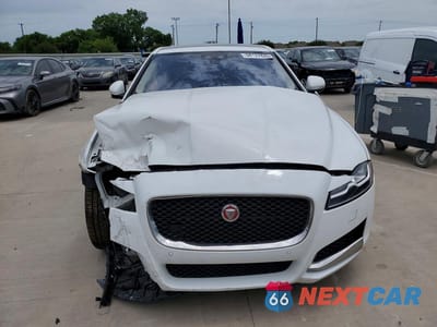 Piąte zdjęcie samochodu w środku: 2020 JAGUAR XF PREMIUM VIN:SAJBD4FX7LCY83172 - miniatura