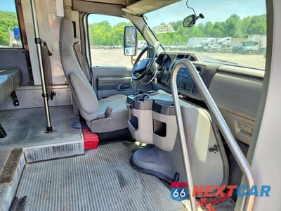Piąte zdjęcie samochodu w środku: 2016 FORD ECONOLINE E350 SUPER DUTY CUTAWAY VAN VIN:1FDEE3FS5GDC58241 - miniatura