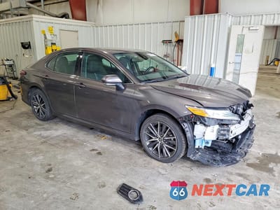 Czwarte zdjęcie samochodu z boku: 2022 TOYOTA CAMRY XLE VIN:4T1F31AK7NU573724 - miniatura