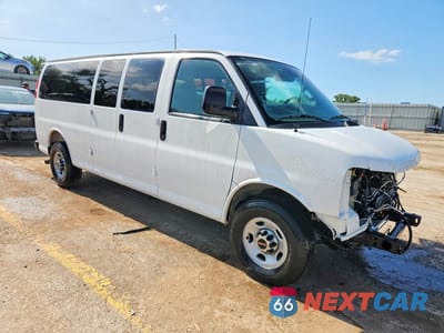 Czwarte zdjęcie samochodu z boku: 2026 GMC SAVANA G3500 LT VIN:1GJZ7PF73T1191940 - miniatura