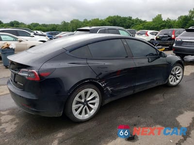 Trzecie zdjęcie samochodu z tyłu: 2022 TESLA MODEL 3 VIN:5YJ3E1EB0NF144154 - miniatura