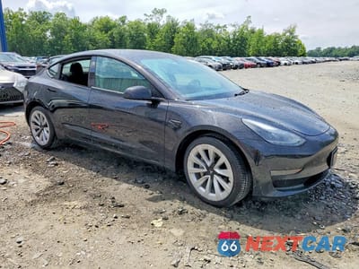 Czwarte zdjęcie samochodu z boku: 2023 TESLA MODEL 3 VIN:5YJ3E1EA5PF451247 - miniatura