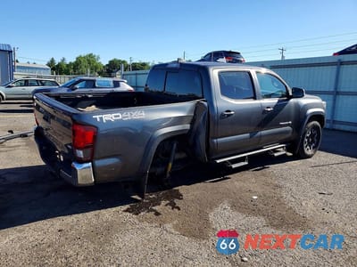 Trzecie zdjęcie samochodu z tyłu: 2018 TOYOTA TACOMA TRD OFF-ROAD VIN:3TMCZ5AN5JM162814 - miniatura