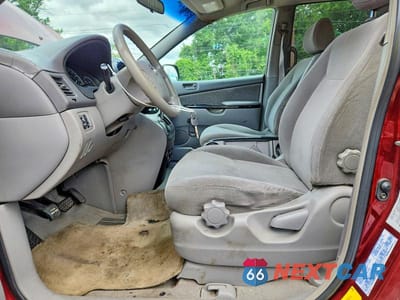 Zdjęcie 7 z 13 samochodu: 2004 TOYOTA SIENNA LE 7 PASSENGER VIN:5TDZA23C34S172449 - miniatura