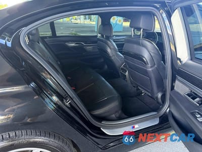Zdjęcie 11 z 15 samochodu: 2019 BMW 750I XDRIVE VIN:WBA7F2C56K8240643 - miniatura