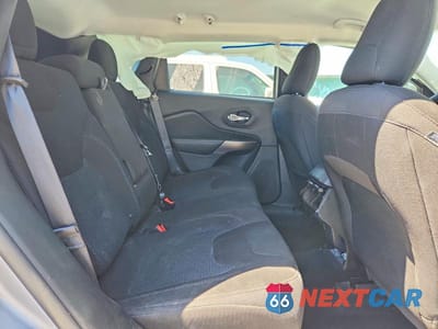 Zdjęcie 6 z 10 samochodu: 2019 JEEP CHEROKEE LATITUDE VIN:1C4PJLCB4KD458081 - miniatura