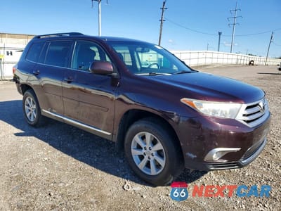 Czwarte zdjęcie samochodu z boku: 2013 TOYOTA HIGHLANDER SE VIN:5TDBK3EH2DS260969 - miniatura