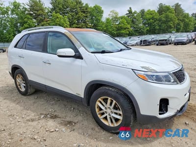 Czwarte zdjęcie samochodu z boku: 2014 KIA SORENTO VIN:5XYKTCA6XEG531079 - miniatura