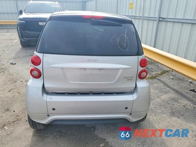 Zdjęcie 6 z 13 samochodu: 2014 SMART FORTWO VIN:WMEEJ9AA7EK736218 - miniatura