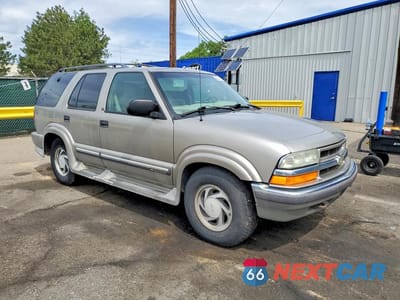 Czwarte zdjęcie samochodu z boku: 2001 CHEVROLET BLAZER VIN:1GNDT13W31K204271 - miniatura