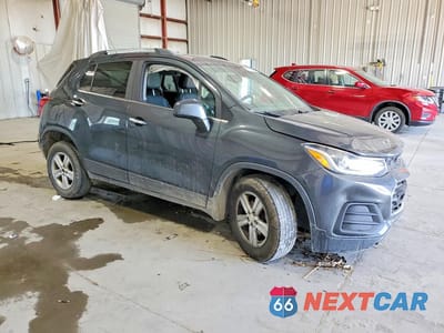 Czwarte zdjęcie samochodu z boku: 2018 CHEVROLET TRAX 1LT VIN:3GNCJPSB6JL330500 - miniatura