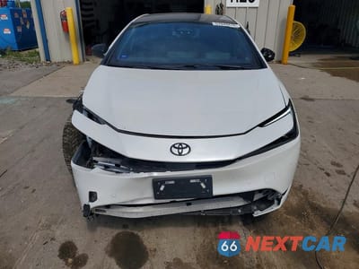 Piąte zdjęcie samochodu w środku: 2026 TOYOTA PRIUS NIGHTSHADE VIN:JTDADABU1T3031176 - miniatura