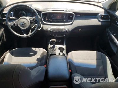 Zdjęcie 8 z 13 samochodu: 2016 KIA SORENTO LX VIN:5XYPG4A39GG016860 - miniatura