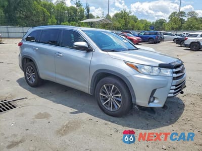 Czwarte zdjęcie samochodu z boku: 2018 TOYOTA HIGHLANDER XLE VIN:5TDKZRFH1JS260809 - miniatura
