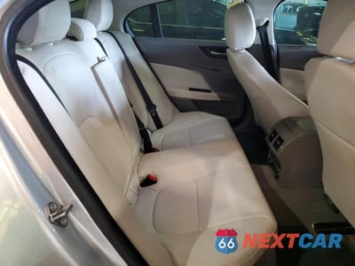 Zdjęcie 10 z 12 samochodu: 2017 JAGUAR XE VIN:SAJAR4BN6HA955502 - miniatura