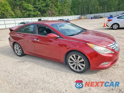 Czwarte zdjęcie samochodu z boku: 2013 HYUNDAI SONATA SE VIN:5NPEC4AC5DH551921 - miniatura