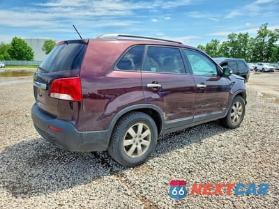 Trzecie zdjęcie samochodu z tyłu: 2013 KIA SORENTO LX VIN:5XYKTCA62DG322465 - miniatura