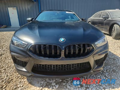 Piąte zdjęcie samochodu w środku: 2025 BMW M8 VIN:WBSGV0C00SCV92487 - miniatura