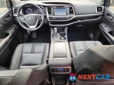 Zdjęcie 8 z 13 samochodu: 2019 TOYOTA HIGHLANDER SE VIN:5TDJZRFH9KS622317 - miniatura