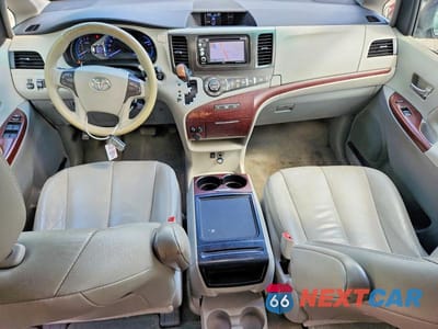 Zdjęcie 8 z 14 samochodu: 2013 TOYOTA SIENNA XLE 8-PASSENGER VIN:5TDYK3DC5DS362220 - miniatura