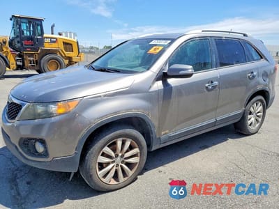 2011 KIA SORENTO EX 5XYKUDA14BG123518 - główne zdjęcie licytacji z USA - miniatura
