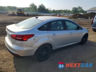 Trzecie zdjęcie samochodu z tyłu: 2016 FORD FOCUS SE VIN:1FADP3F22GL224747 - miniatura