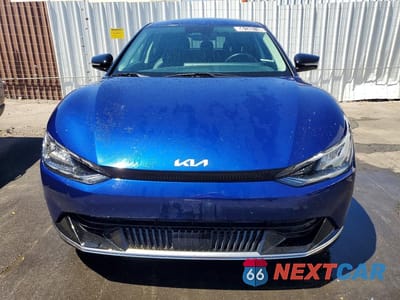Piąte zdjęcie samochodu w środku: 2023 KIA EV6 WIND VIN:KNDC34LA6P5602530 - miniatura