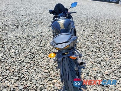 Zdjęcie 6 z 9 samochodu: 2021 YAMAHA YZFR3 A VIN:MH3RH18Y4MK006783 - miniatura