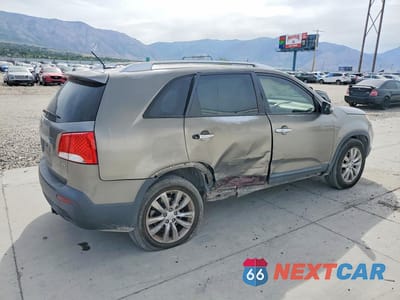 Trzecie zdjęcie samochodu z tyłu: 2011 KIA SORENTO EX VIN:5XYKUDA28BG042353 - miniatura