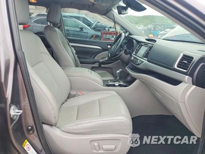 Zdjęcie 7 z 14 samochodu: 2019 TOYOTA HIGHLANDER XLE VIN:5TDJZRFH6KS950374 - miniatura