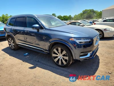 Czwarte zdjęcie samochodu z boku: 2023 VOLVO XC90 ULTIMATE VIN:YV40621A5P1940720 - miniatura
