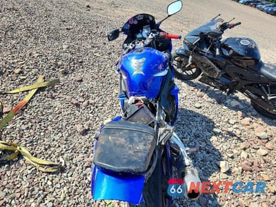 Zdjęcie 6 z 9 samochodu: 2004 YAMAHA YZF-R6L VIN:JYARJ06E44A017239 - miniatura