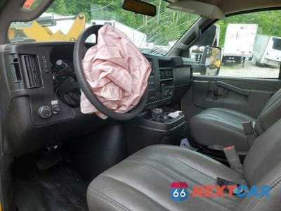 Zdjęcie 8 z 13 samochodu: 2023 GMC SAVANA BOX TRUCK VIN:7GZ37TC74PN002028 - miniatura