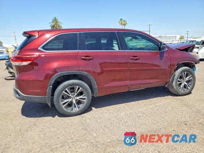 Trzecie zdjęcie samochodu z tyłu: 2017 TOYOTA HIGHLANDER LE VIN:5TDBZRFH7HS467148 - miniatura